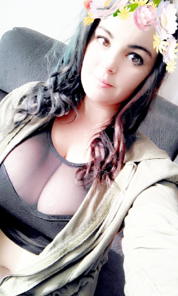 caitlinxxe bigboobs